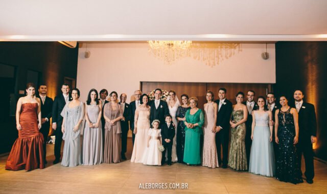 vestido longo e terno escuro padrinhos e madrinhas